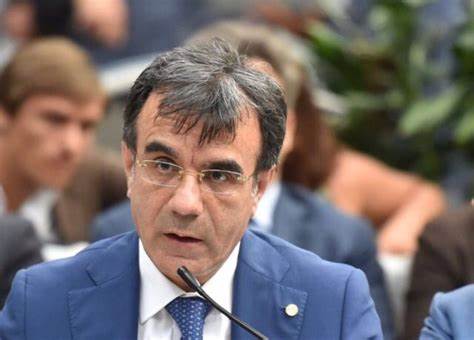 Assessore  Santagada: Napoli città cardio-protetta: saranno installati nelle principali piazze cittadine defibrillatori automatici esterni