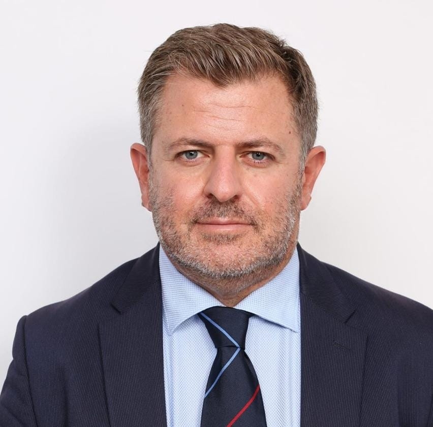 San Sebastiano al Vesuvio. Refezione scolastica, trovato altro insetto in un piatto. Il sindaco Panico: “Scodellamento ok, urge installare zanzariere alle finestre delle aule”