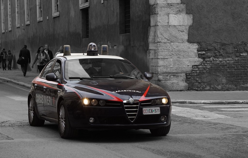 Napoli. Via Toledo,  tentata rapina ad un siciliano. Arrestato un marocchino