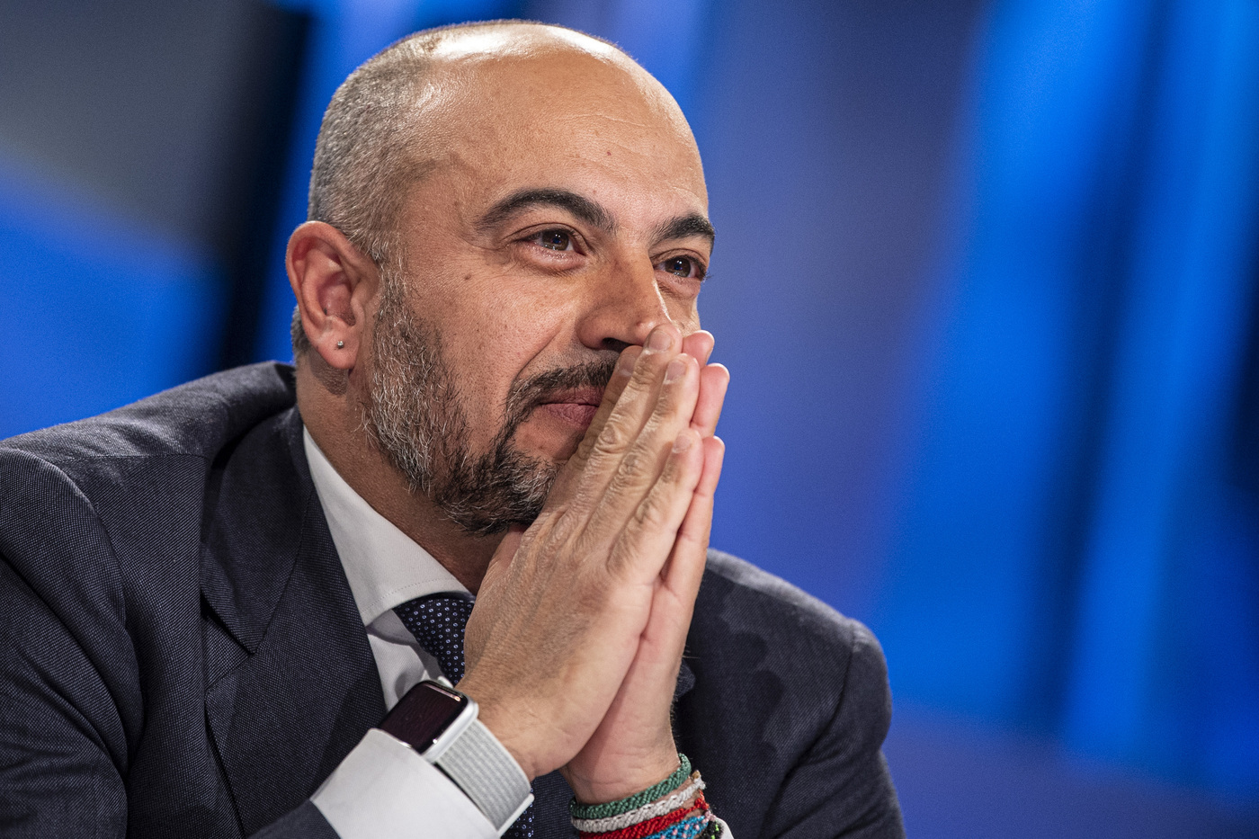 No green pass, poliziotti sospesi.  Il senatore Paragone chiede al Viminale se accoglie la richiesta del COSAP per un’ispezione alla Questura di Milano