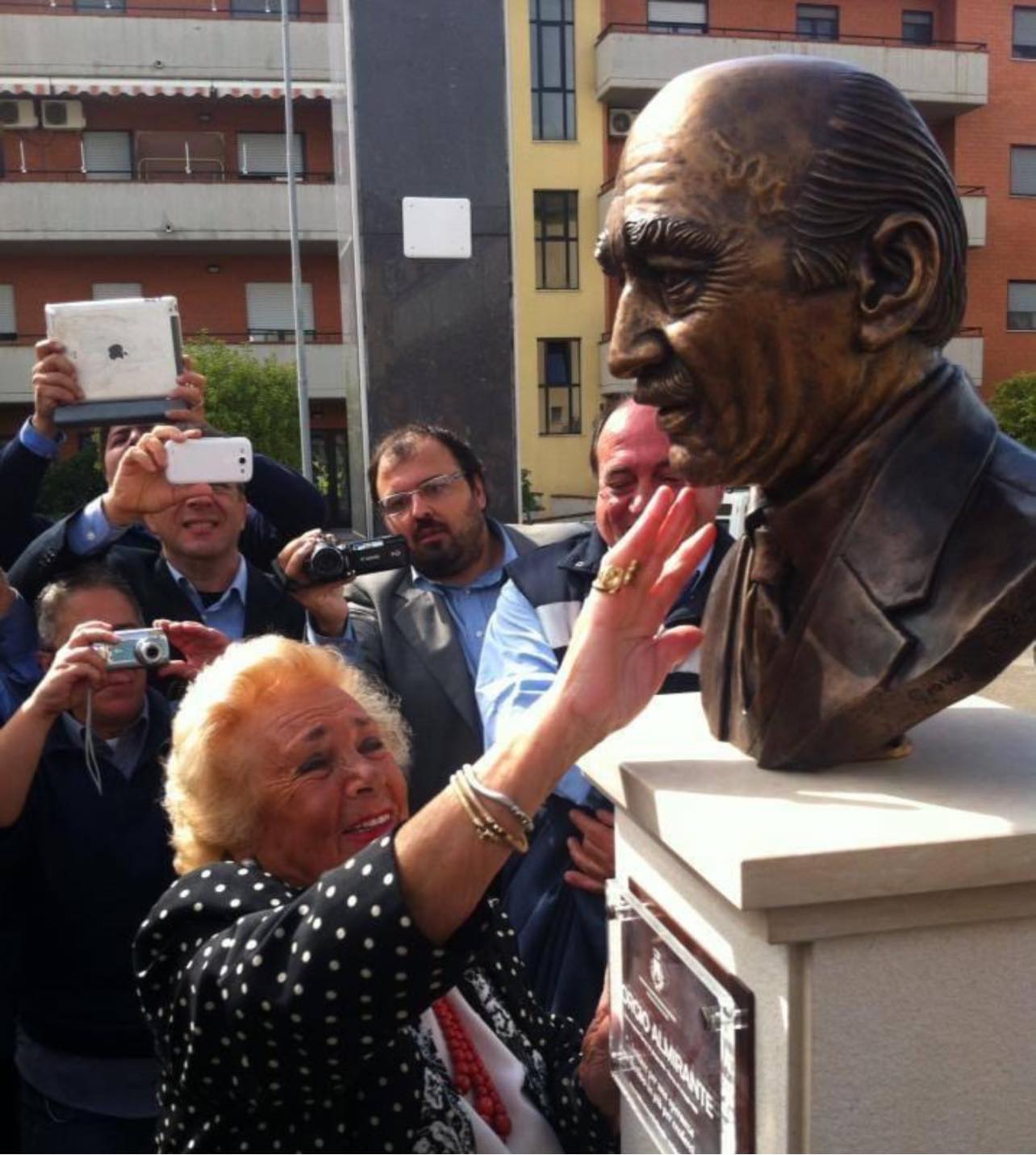 Si è spenta Assunta Almirante, moglie di Giorgio. Cordoglio di Pina Castiello (Lega) ed Alfonso Gifuni (Fdi)