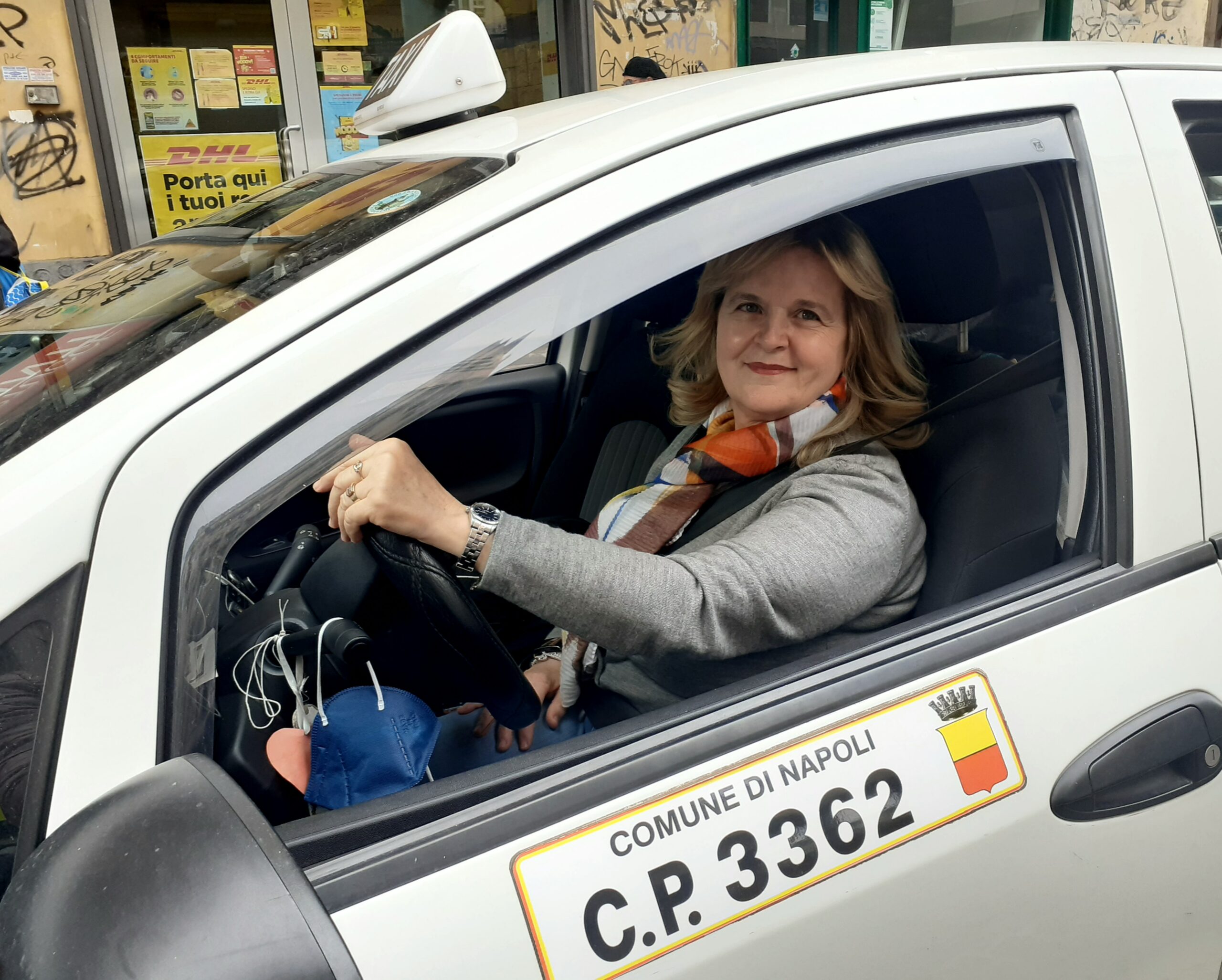 Napoli.  Taxi driver, viaggio al femminile: alla scoperta di Lisiana