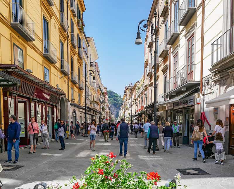 Sorrento. Stasera parte “St. Javelin”, la mostra fotografica di Julia Krahn