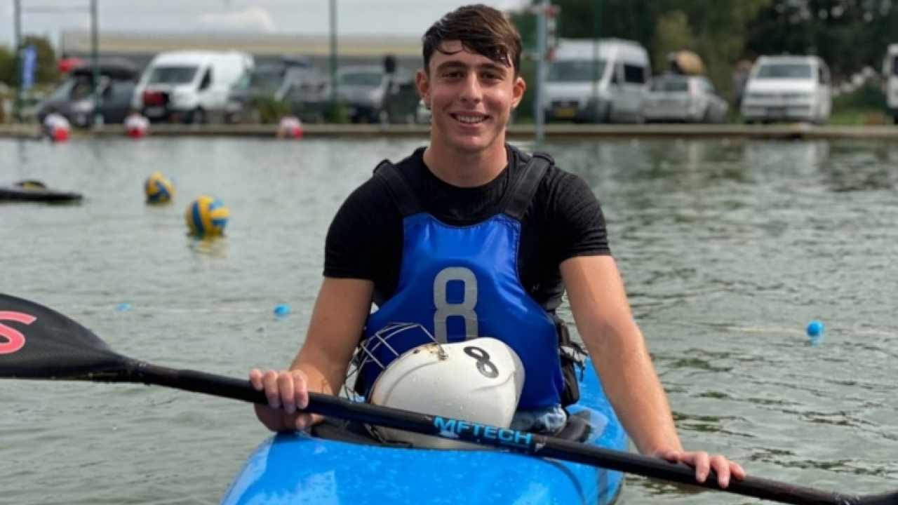 Napoli. Alle 18,30 l’ultimo saluto al canoista Antonio Marino, detto “ Toto”, deceduto a soli 19 anni. Cordoglio della Federazione Canoa