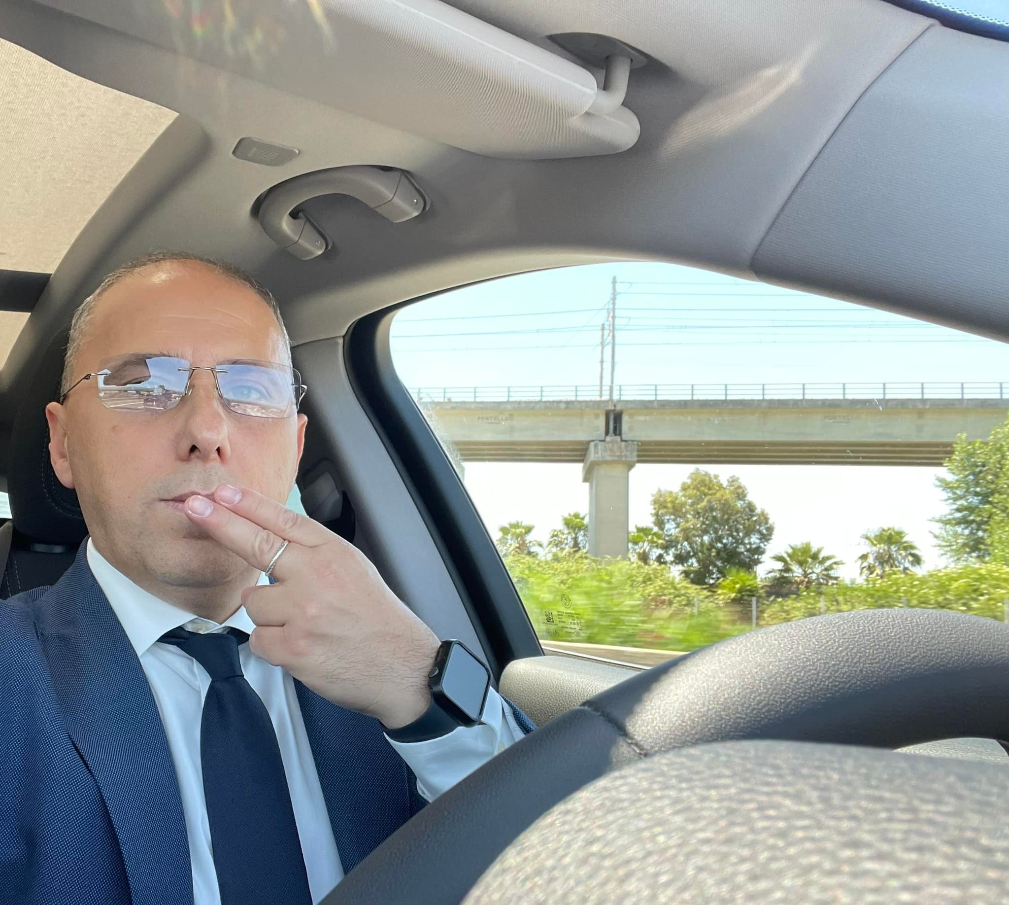 Di Maio vs dirigenti M5S, il senatore Vaccaro: dirigenti inadeguati e corpi estranei al partito. Vi mando un bacio