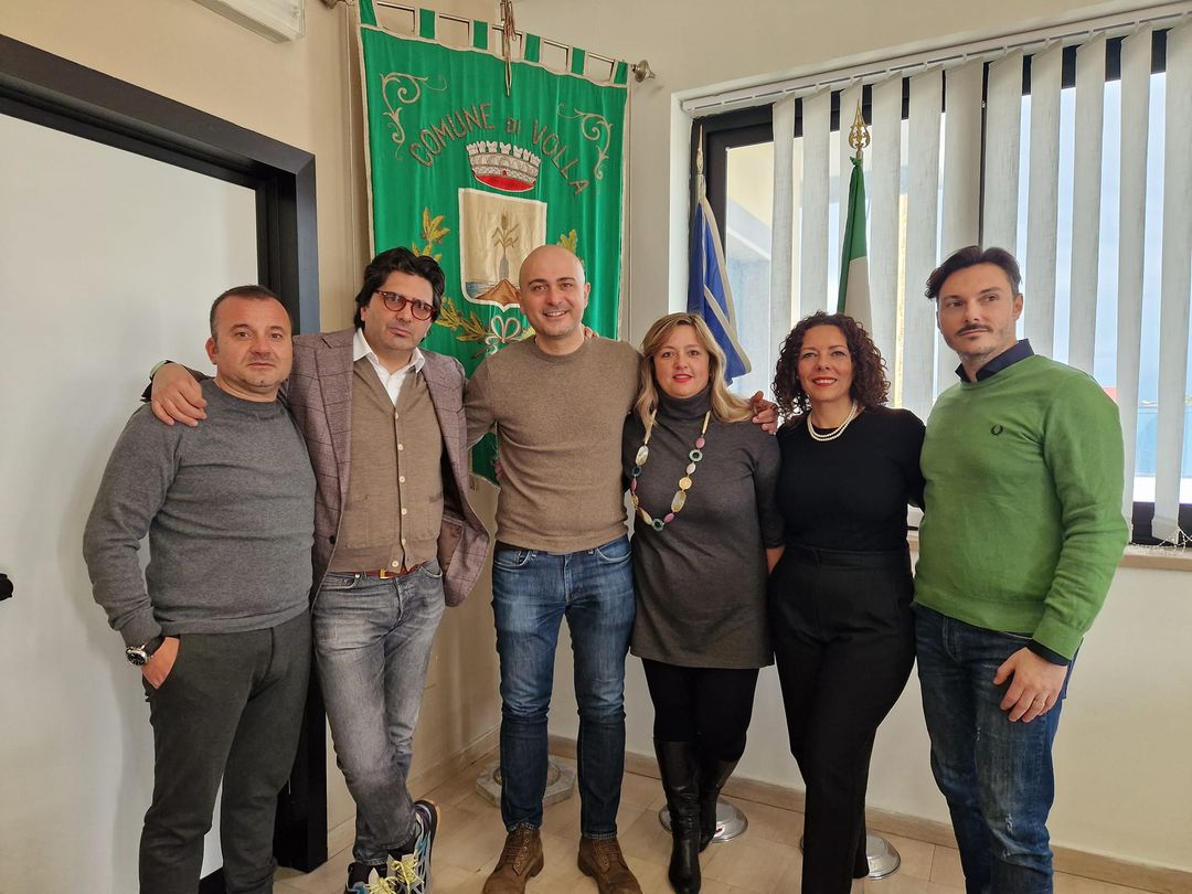 Volla. Arriva la nuova Giunta, il sindaco Di Costanzo: “Ora l’impegno per risolvere i problemi della città”