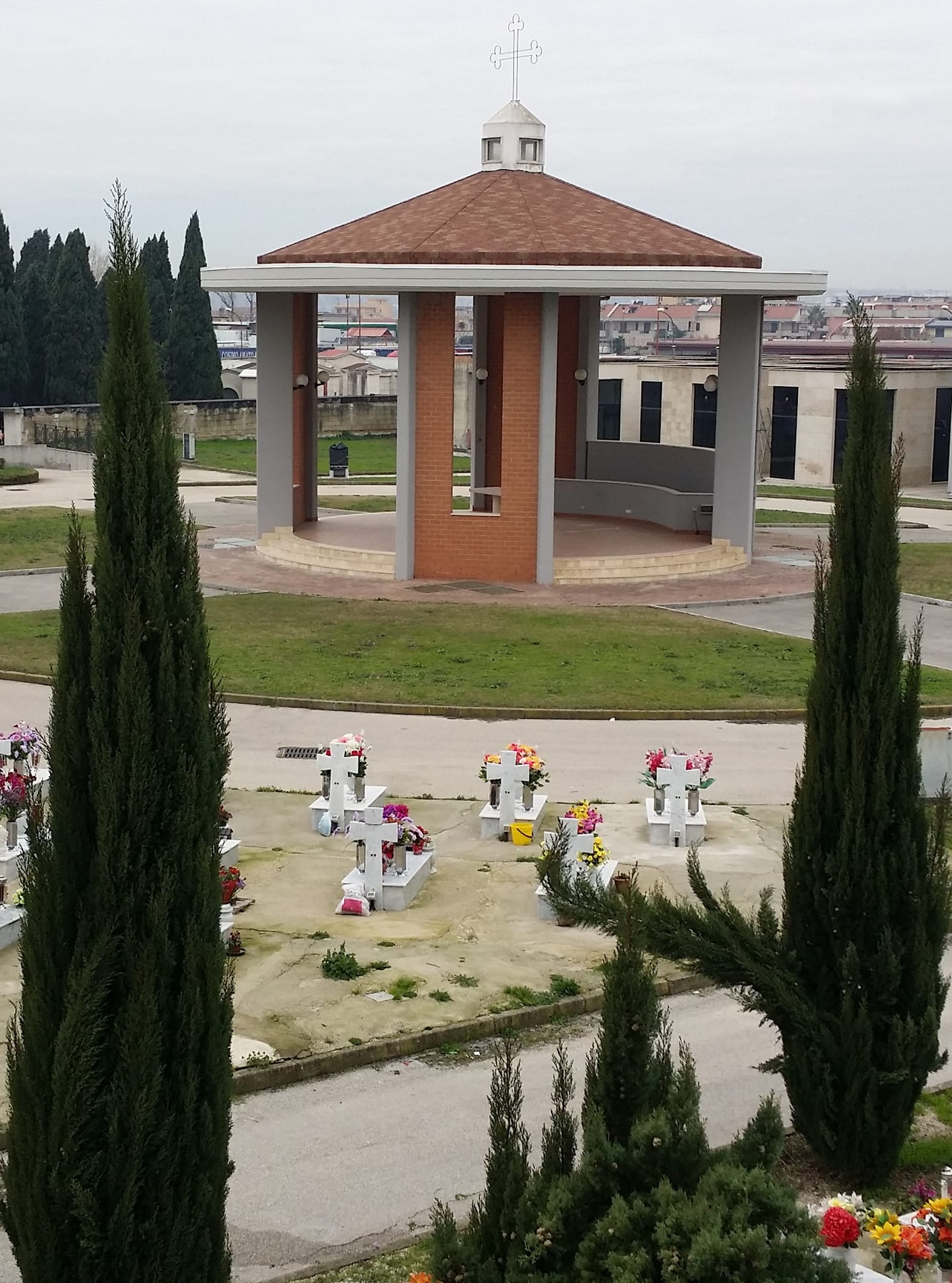 Volla. Cimitero, pubblicata graduatoria per loculi ed edicole. Di Costanzo: presto nuovo bando