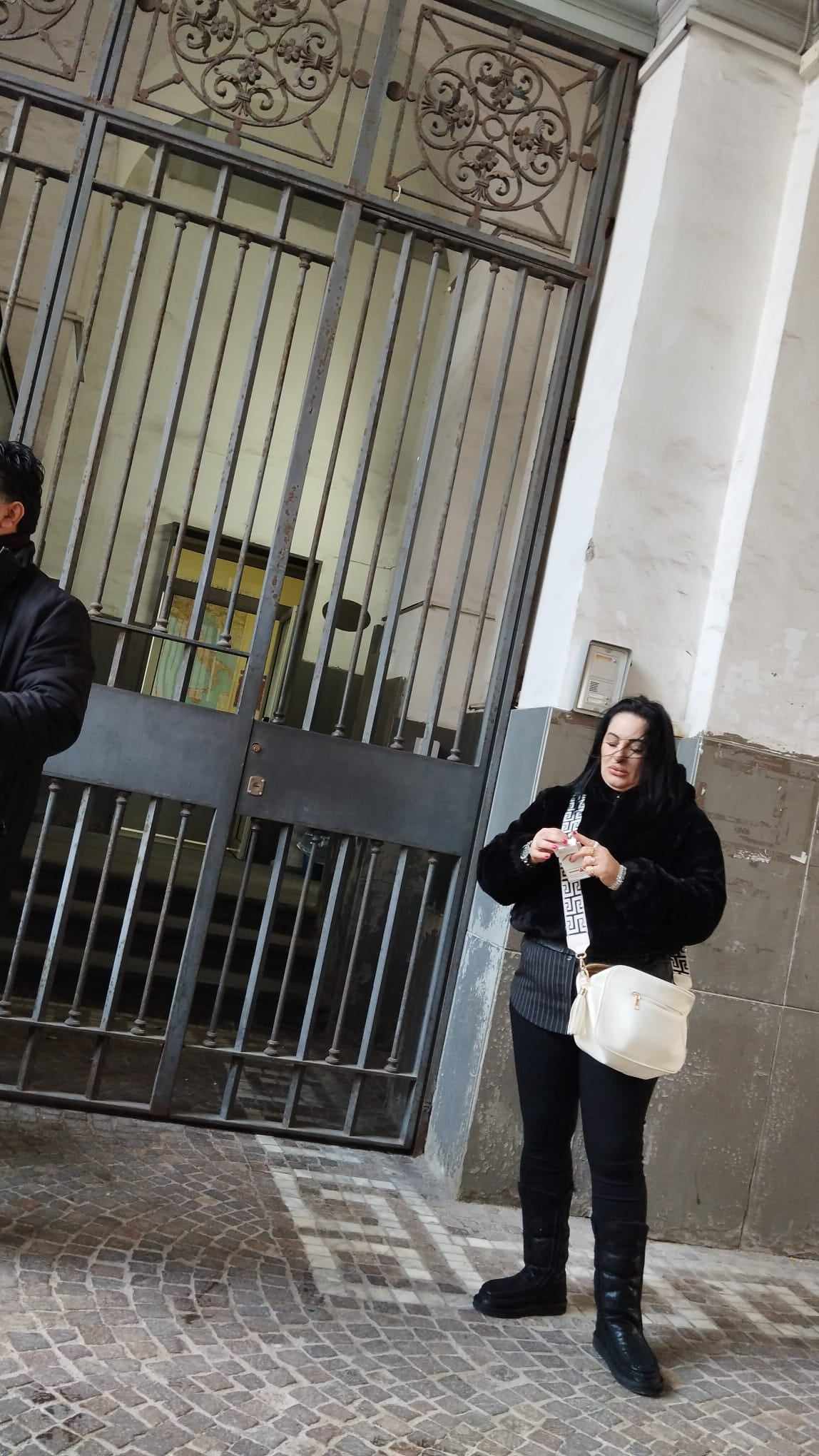 Cercola. Municipio vietato per le mamme dei disabili gravi, due ore e mezza al freddo! Stamane summit farsa per i sussidi negati alle famiglie in proteste