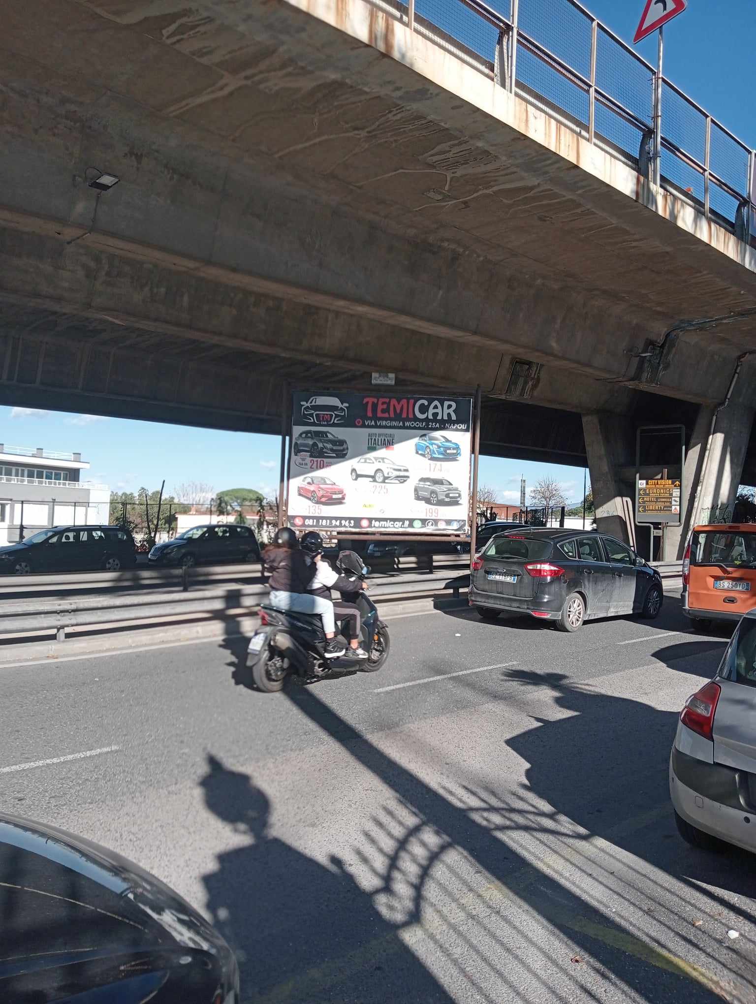 Cercola.  Oltre 50 impianti pubblicitari sono ufficialmente abusivi: il Comune  dispone la rimozione dopo 7 anni dalla scadenza della concessione. Da 13 anni installati in violazione del Codice della Strada