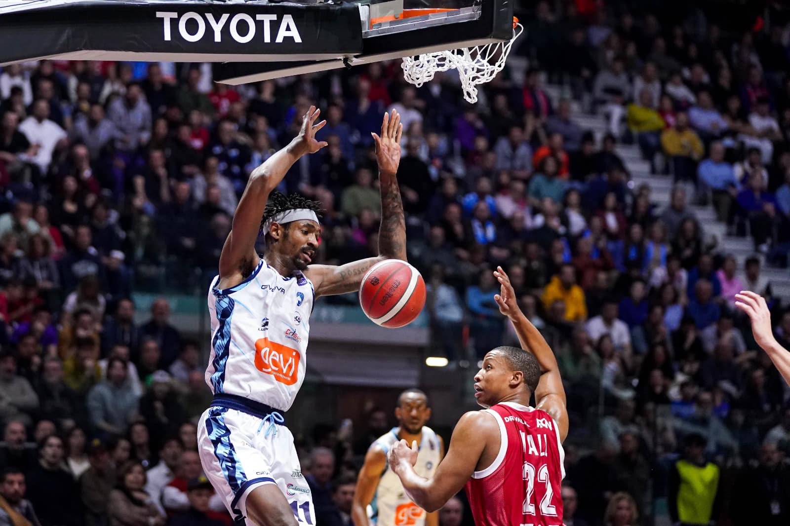 Basket. La Generazione Vincente Napoli vince la Coppa Italia a Torino. Sconfitta l’Olimpia Milano