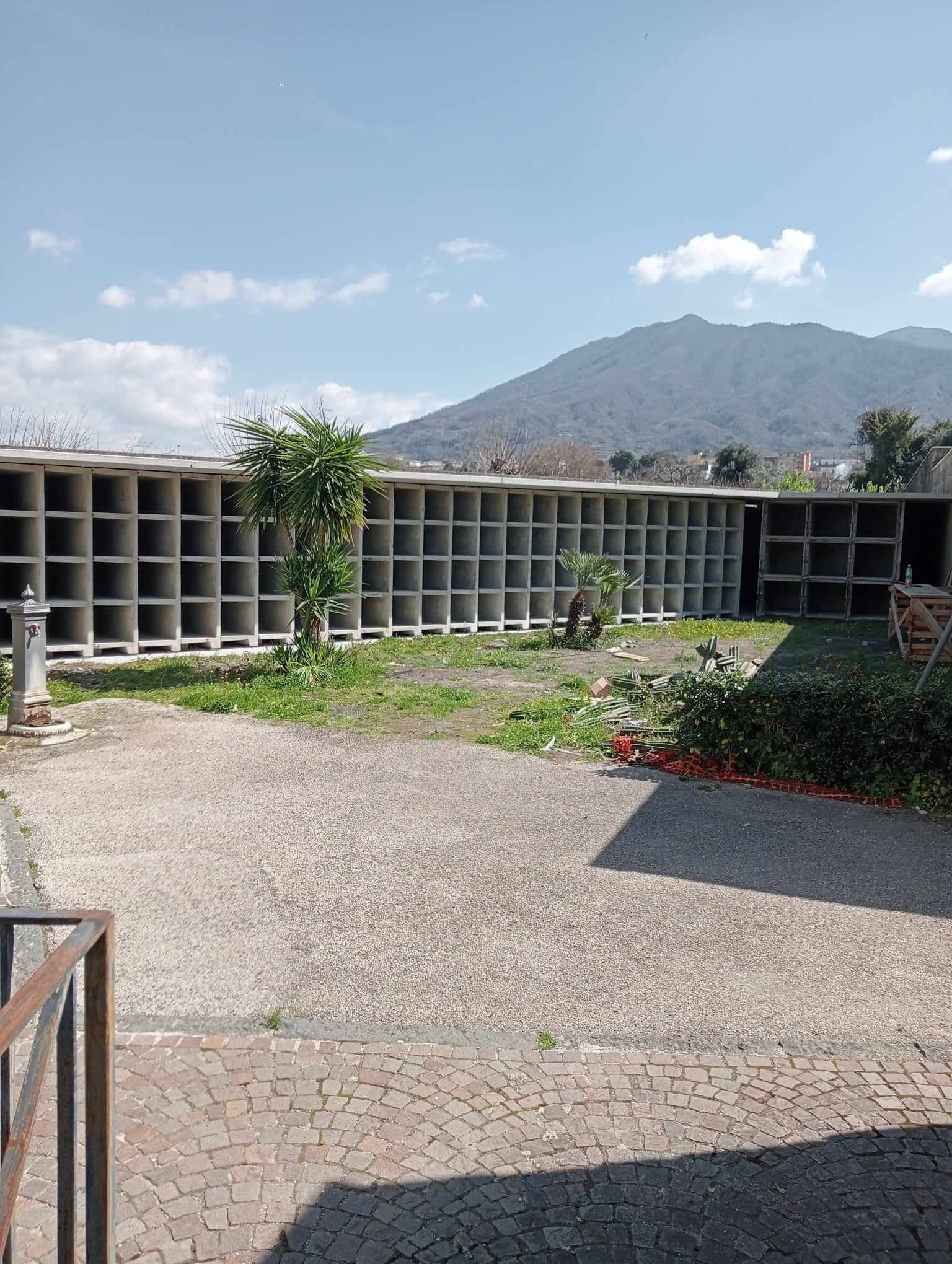 Cimitero consortile. Assemblea dei Sindaci dispose restituzione dei soldi  incassati indebitamente dai cittadini:  si parla di oltre 500€ a testa per i  120 concessionari dei loculi e dei 9 tumuli. Ritardi sui pagamenti