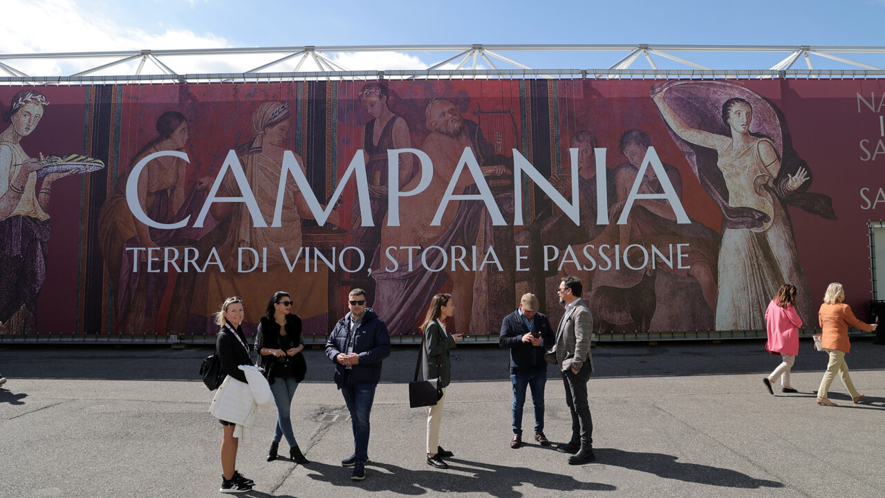 Regione Campania al Vinitaly di Verona. Convegni, masterclass e degustazioni del vino con il brand Campania