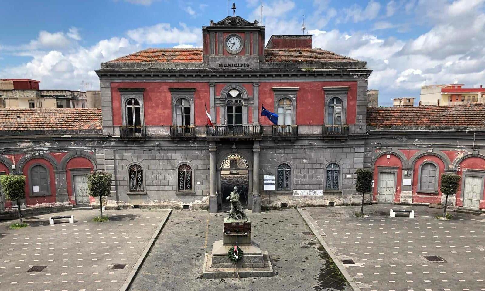 Cercola. Ombre sui concorsi, presidente di una commissione avrebbe saldato  un debito con il Comune durante le prove concorsuali. Non  risulta pubblicata la dichiarazione sui conflitti di interessi: l’ha presentata?