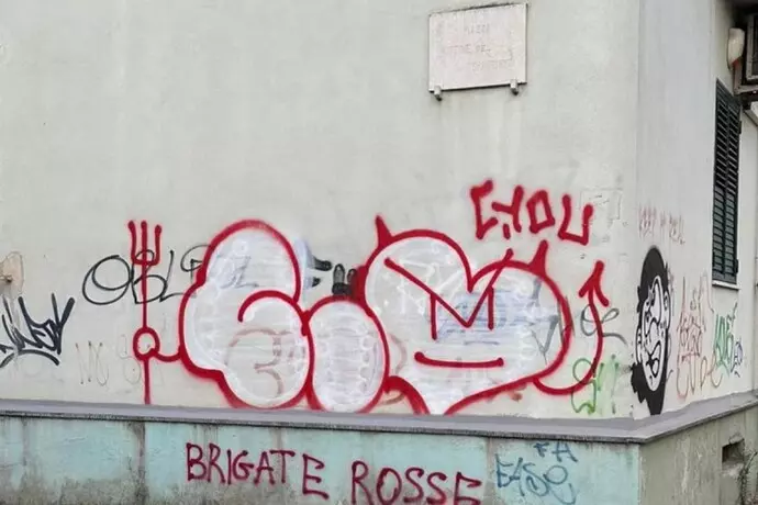 Sen. Antonio Iannone (Fdi):  “A Salerno riappare la scritta Brigate Rosse, si indaghi. “