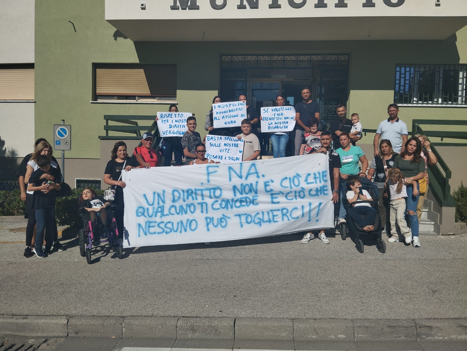 Direzione Municipio di Pollena Trocchia, giovedì le “Mamme Coraggio” protestano per i diritti sociali negati. Chiesto incontro ai sindaci dell’Ambito Sociale n.24