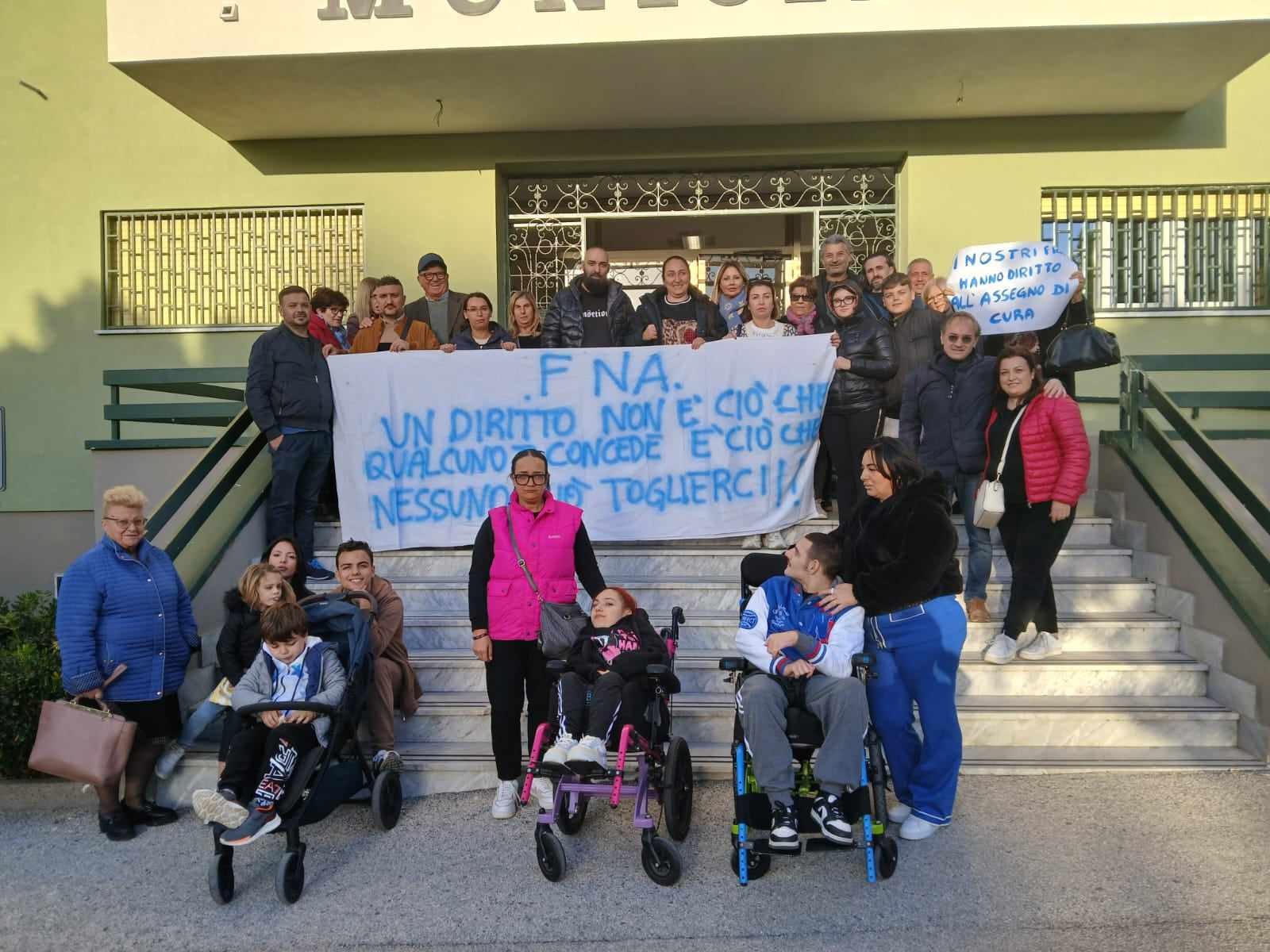 Assegni di cura FNA  – 2022:  fuori storici malati di SLA.  Solo due mesi di contributo  per Rita Cefariello. Dentro chi non ha presentato UVI nei tempi. Pubblicata la ‘folle’ graduatoria dell’Ambito Sociale n.24