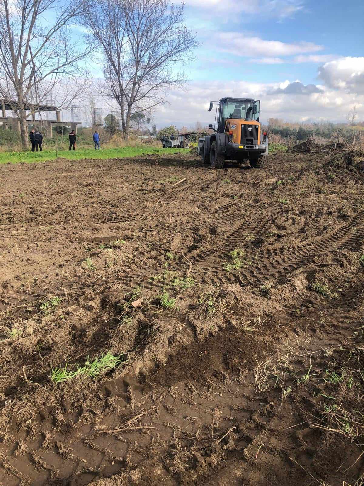 Pollena Trocchia. Ruspe al vigneto, agricoltore disperato: “Pronto a morire per il mio fondo”. Il sindaco Esposito: “Abbiamo investito la Prefettura”