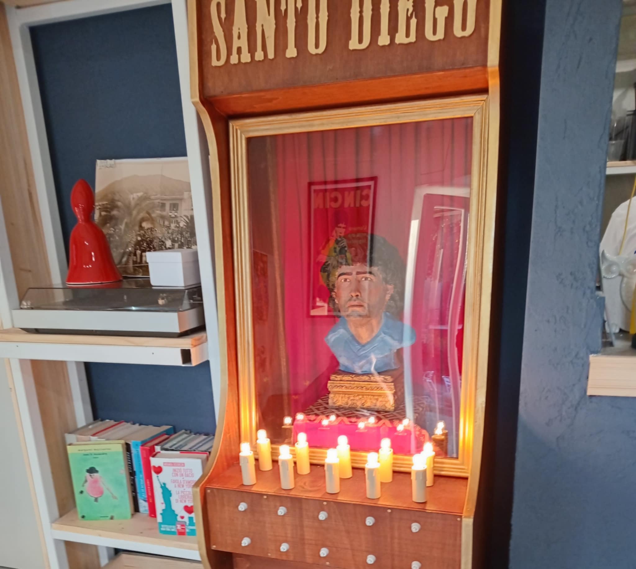 Pollena Trocchia. Dato il via alla Controra di Paolo Perrotta, domani in Piazza Donizetti presentazione del libro ‘Un principe Dada’ con l’autore Lamberto Lambertini