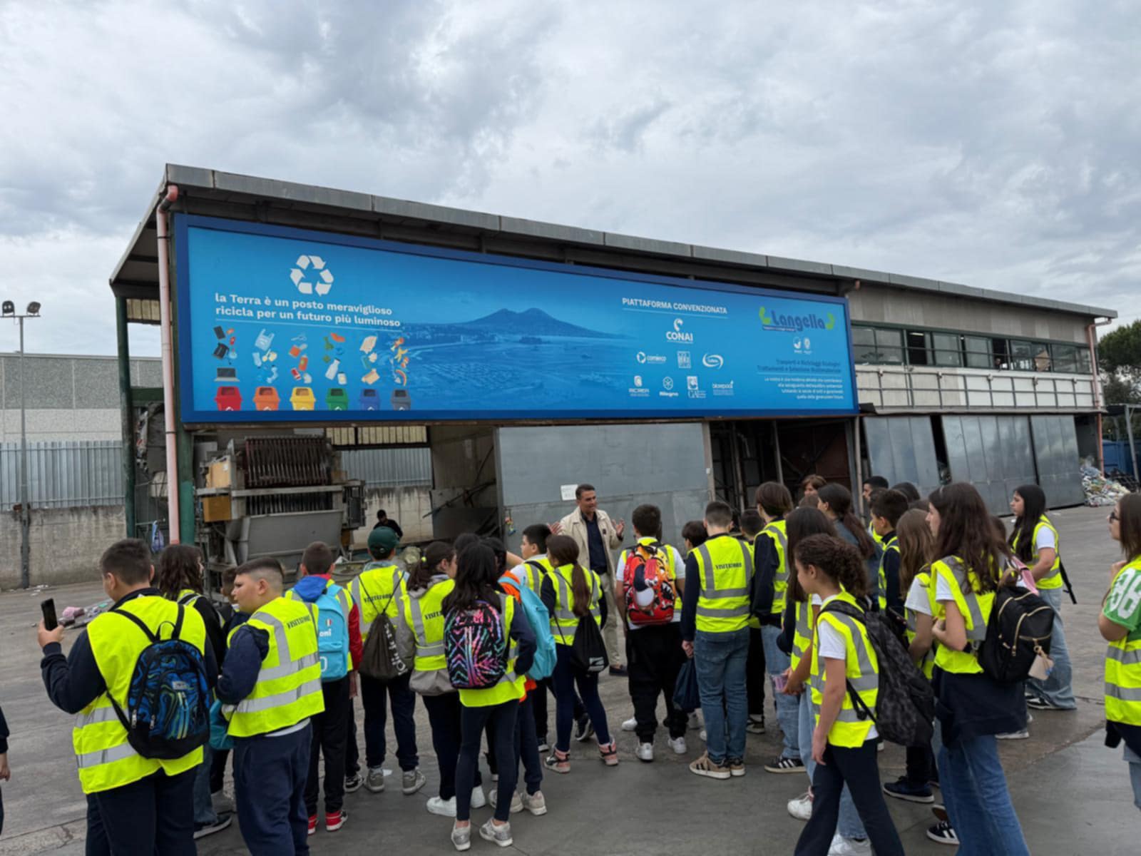 Giornata di sensibilizzazione per la raccolta differenziata all’Impianto Langella di Volla:  gli studenti di Pollena Trocchia ‘scoprono’ che i rifiuti diventano ‘risorsa’