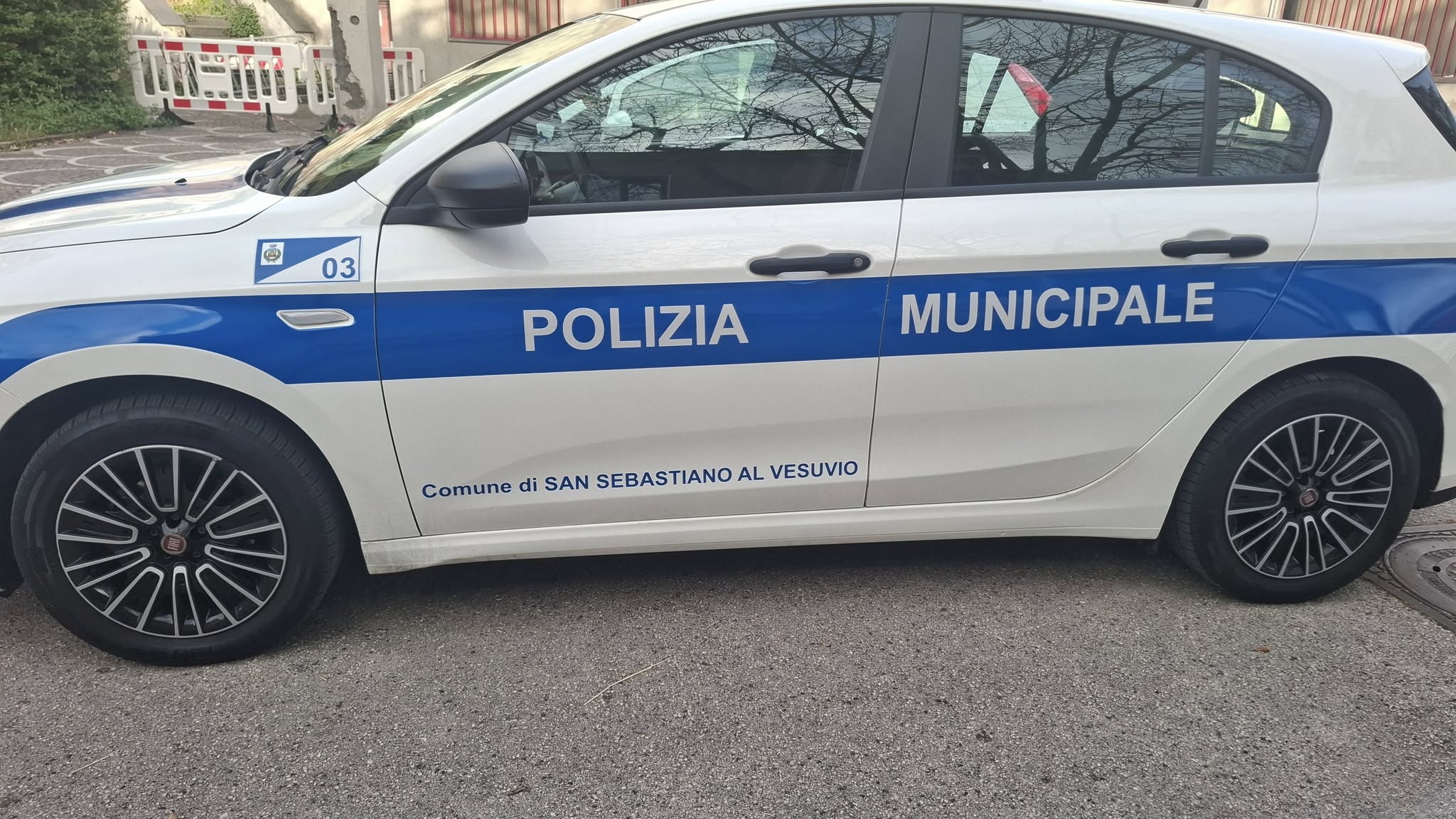 Napoli. Controlli della Polizia Locale su TAXI e NCC a Capodichino, 10 sanzioni. Patente ritirata ad un abusivo