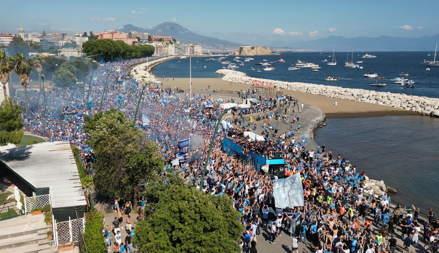 Weekend dello Scudetto: Napoli supera ogni aspettativa, 670mila presenze in città