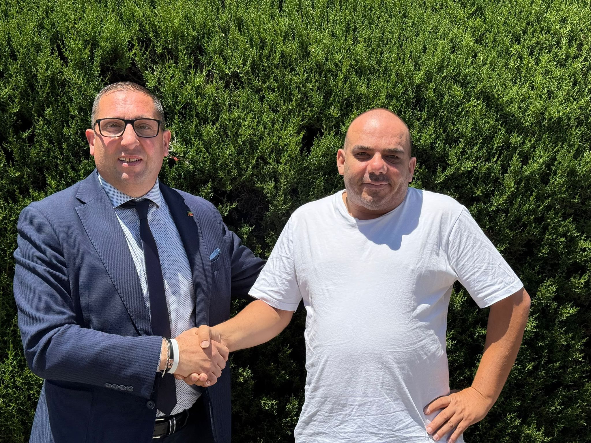 Volla. Ballottaggio, Giovannone Riccio e Volla 2025  sostengono Lino Donato. Da SEL di Nichi  Vendola a FDI e Forza Italia, ecco il vertiginoso viaggio partitico dell’ex consigliere comunale Riccio