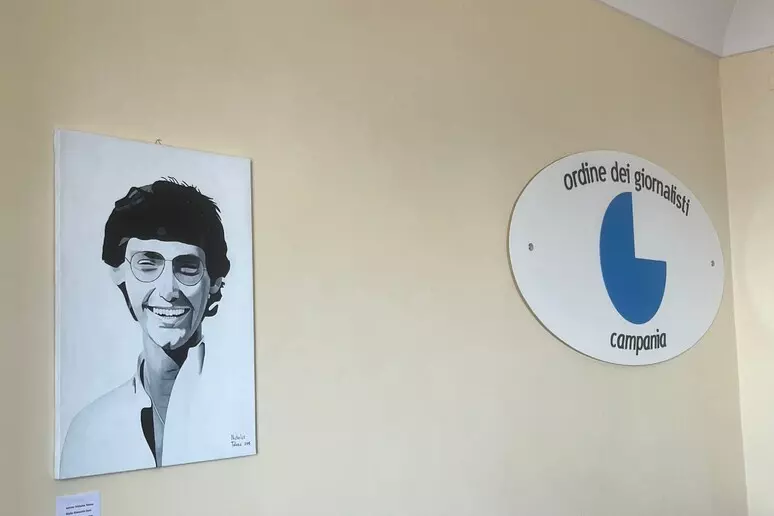 Memoria Giancarlo Siani. 40 anni dalla morte, iniziative dell’Ordine dei Giornalisti. Esposto negli uffici il quadro di Nicholas Tolosa