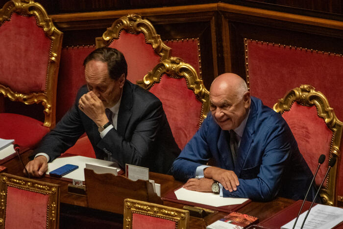 Senato approva la separazione delle carriere, sì sono 106. Le opposizioni protestano. Meloni: ‘Passo verso una giustizia più equa e trasparente’