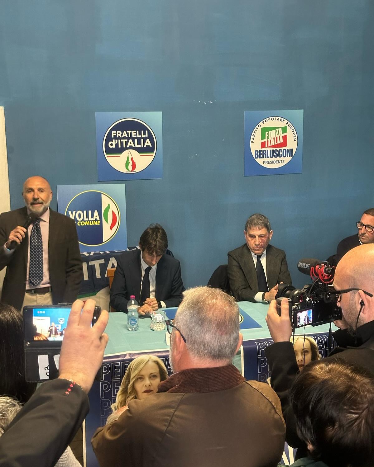 Volla. Riconoscimento della Palestina, in consiglio comunale Antonio Neri (Fratelli d’Italia) e Lino Donato (Forza Italia) votano la mozione del PD. Smentita Giorgia Meloni