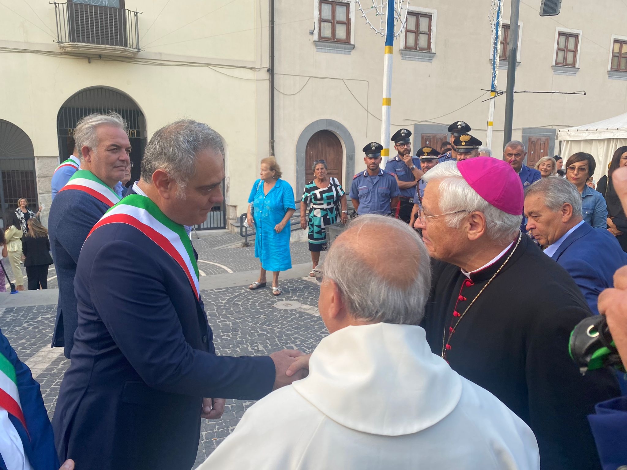 Ottaviano. Sfiduciato da nove consiglieri comunali il sindaco Biagio Simonetti (Fratelli d’Italia), voto decisivo di un consigliere di Forza Italia. Regista occulto sarebbe l’ex primo cittadino Luca Capasso