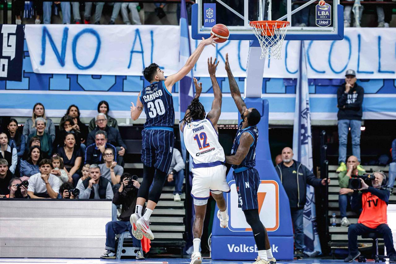 Secondo match casalingo per il Napoli Basket. Nel pomeriggio arriva all’Alcott Arena Reggio Emilia. Diretta tv alle 17,30 su LBA TV