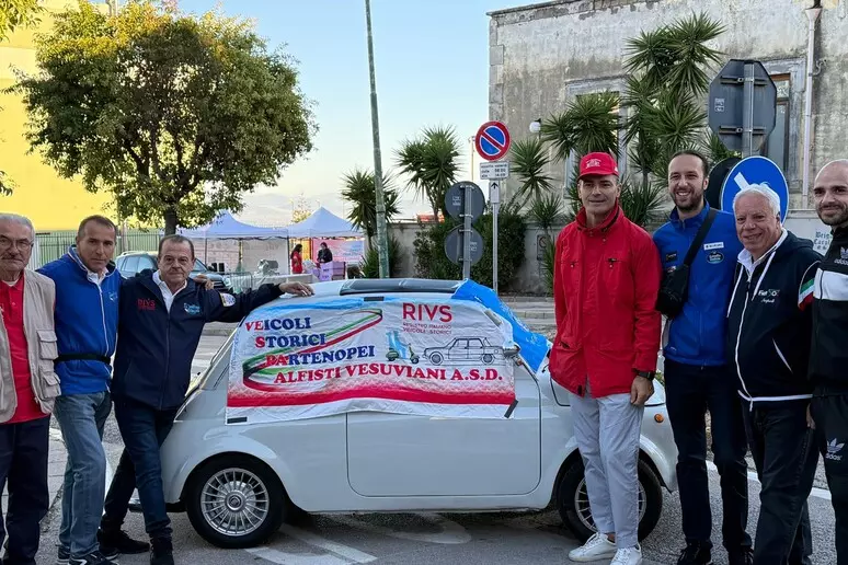 Pollena Trocchia. Raduno e “Memorial Vincenzo Liguori”, domenica appuntamento all’area mercatale: auto Vespa e moto d’epoca pronti a scaldare i motori