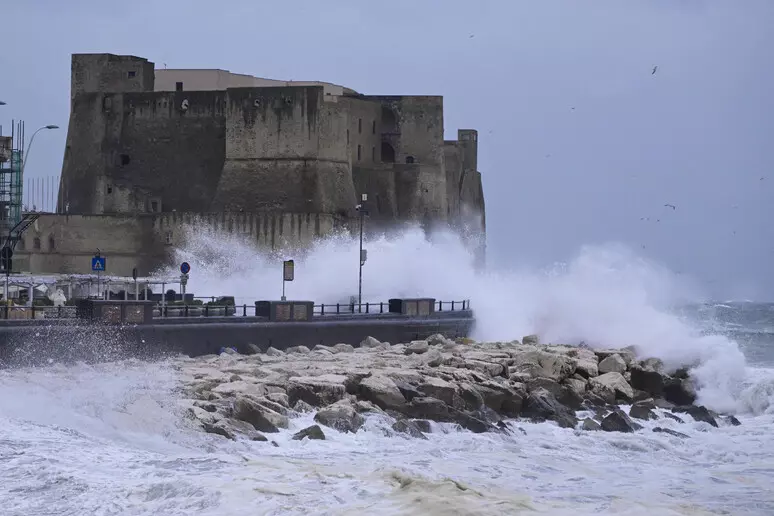 Campania. Allerta meteo per venti forti e mare agitato dalle 8 di domani mattina giovedì 19 febbraio