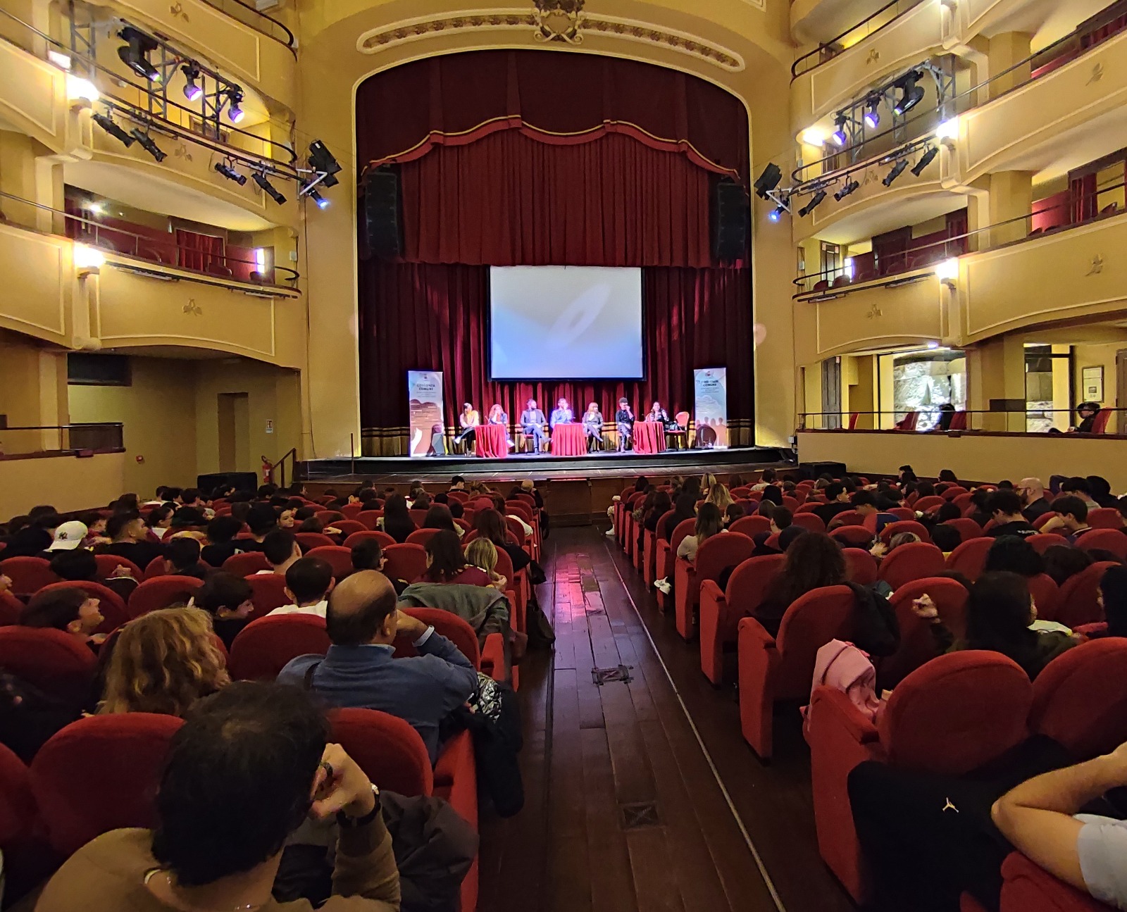 Napoli. “Donne in gioco: un calcio agli stereotipi di genere” – Grande partecipazione al Teatro Trianon Viviani