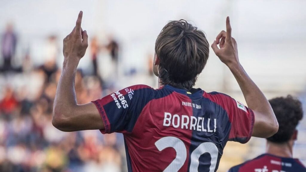 Serie A. Prima doppietta in serie A per il bomber vollese Gennaro Borrelli nel 3 a 3 tra Cagliari e Genoa