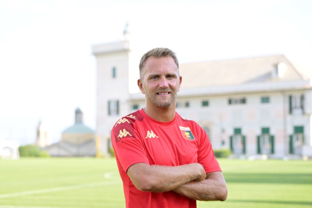 Mimmo Criscito  in panchina contro il Sassuolo con il suo Genoa. L’ex calciatore della nazionale sostituirà momentaneamente (?)  Patrick Viera alla guida tecnica dei rossoblù