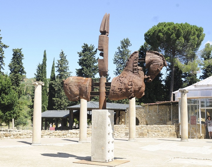 Tra dicembre e gennaio l’arte non va in vacanza: tra alberi di Natale e l’arrivo della Befana ecco alcune mostre in corso in Italia 