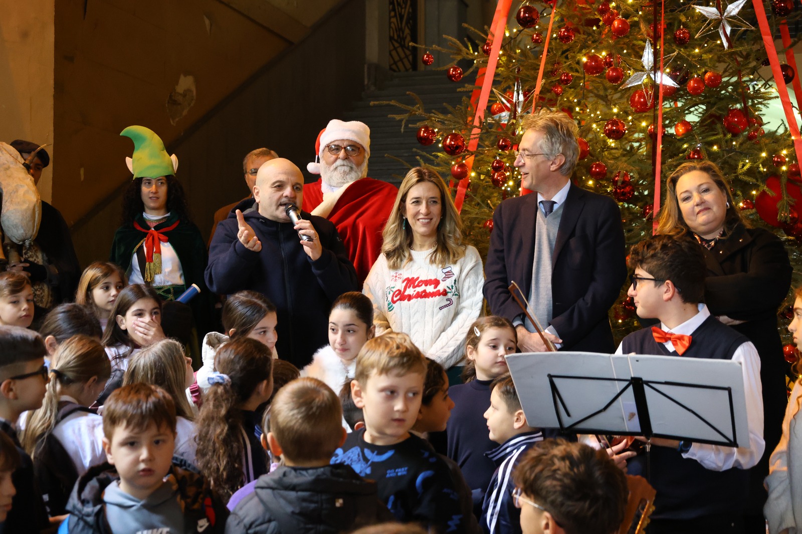 Napoli. “Giocattolo Sospeso 2025”: consegnati i doni ai bambini a Palazzo San Giacomo