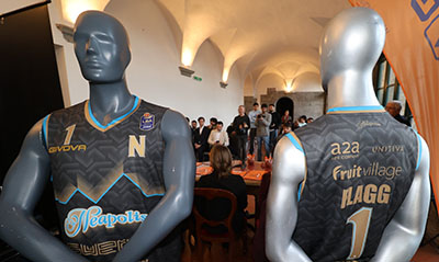 Napoli 2500: presentata al Maschio Angioino la maglia “Special Edition” della Guerri Napoli (Basket)