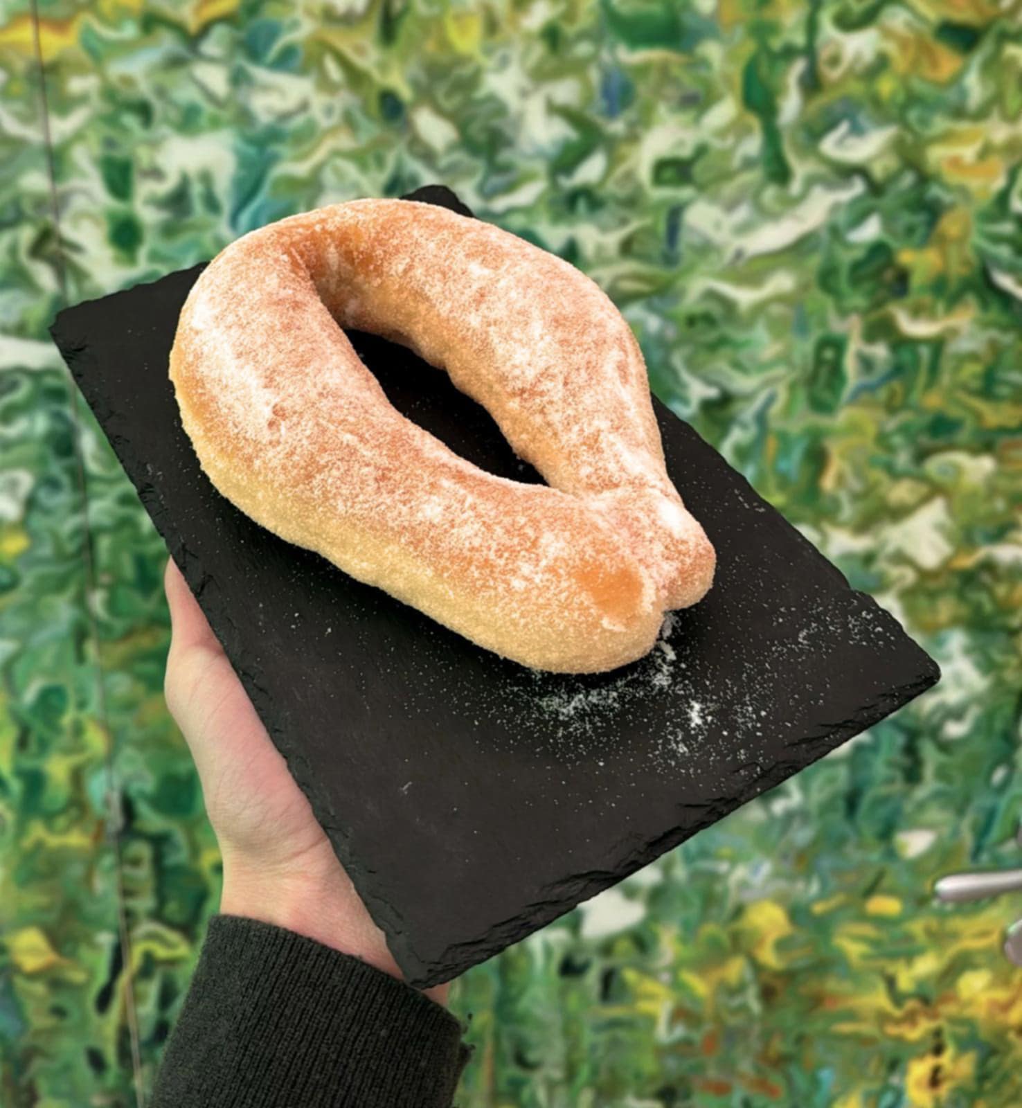 Arriva la ‘Graffa al Monet’ di Mario Leonessa: impasto di produzione propria e fritta al momento. Puoi gustarla alla ‘Caffetteria Pasticceria Gelateria – Monet’ di Cercola – VIDEO  –