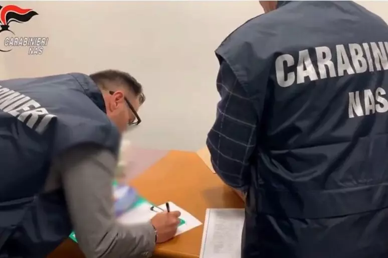 Napoli. Secondigliano, anziani in precarie condizioni sanitaria in RSA. Carabinieri attivano controlli, rischio chiusura