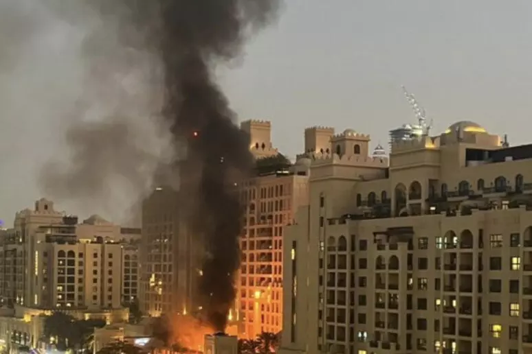 Attacco iraniano a Dubai, preoccupati gli italiani: ‘Boati e paura, una situazione surreale’