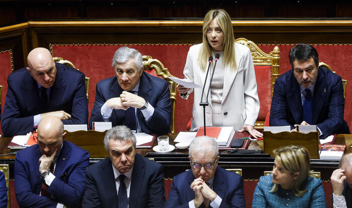 Giorgia Meloni, questione Iran: “Italia non entrerà in guerra, Usa e Israele fuori dal diritto internazionale.” Opposzioni: No all’uso delle basi Usa.