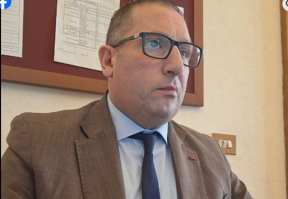 Volla. Capogruppo consiliare Lino Donato (Forza Italia) in visita nelle scuole: “Il servizio di refezione è ben organizzato e cibo di buona qualità”